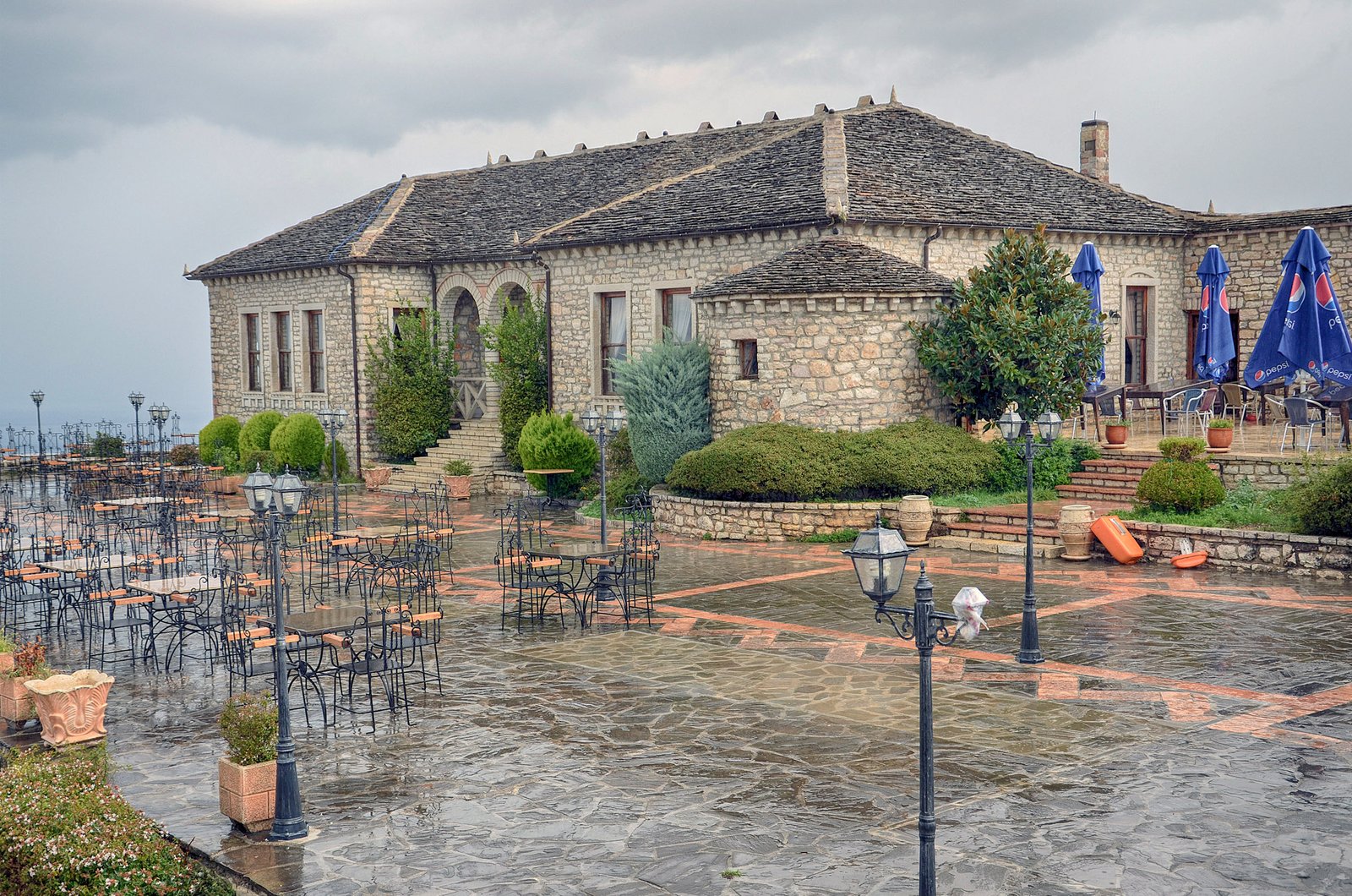 Lëkurësi Castle patio restaurant outdoor picture